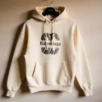 تمام هودی ها توی عکس ۷۶۰ت|لباس|شیراز, آزادی|دیوار