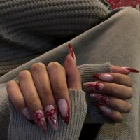 کاشت ناخن و مژه