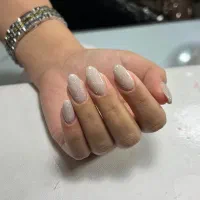 نیازمند دستیار ناخنکار