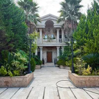 کاخ-ویلا-باغ-مشجر-نما-سنگ-رومی
