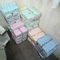 همکارخانم جهت بسته بندی وسط کاری لباس زیر