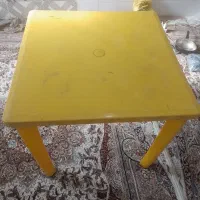 میز پلاستیکی سالم