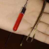 گردنبند خونی و زنجیری