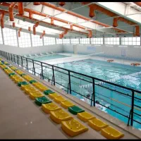 استخدام نیروی خدماتی برای نظافت استخر دانشگاه