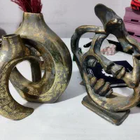 مجسمه و گلدان