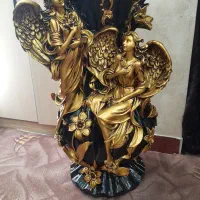 فروش ساعت و گلدان پلی استر در حد نو