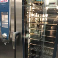 استخدام خانه کیک لاله