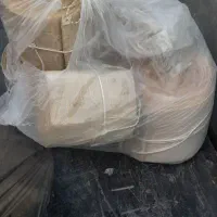 ۵ عدد پرده کرکره ای با مقداری کاغذ دیواری