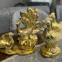 مجسمه پلی استر طلایی رنگ