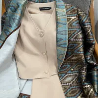 خاص باش|لباس|نیشابور, تختی|دیوار