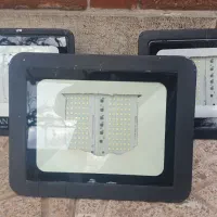 پروژکتور ۵۰ وات کاملا سالم و بشدت پرنور