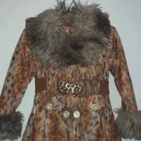 پالتو دخترانه درحد نو مناسب تا ۹سال