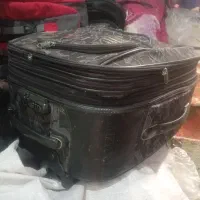 چمدان ۳۰۰ تومان  سالم