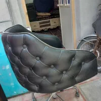 تعدادی صندلی ومیز