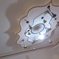 به شاگرد رنگ آمیز نیاز دارم