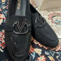 تعدادی کفش نو