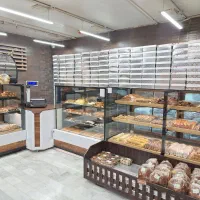 فروشنده نان و شیرینی