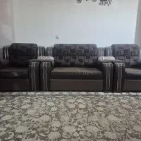 مبل هفت نفره همراه میز وسط و گل میز