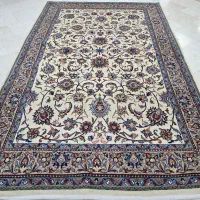 فرش دستباف ۴ متری ساروق و تعدادی قالیچه