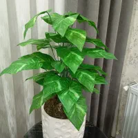 دو عدد گل مصنوعی