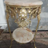 میز تلفن برنزی سنگین .