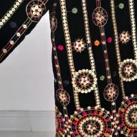 کت سوزندوزی مخمل و لنین|لباس|تربت‌حیدریه, بوستان باغ ملی|دیوار