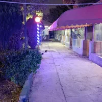 کارگر ساده براسفره خانه با جای خواب و غذا