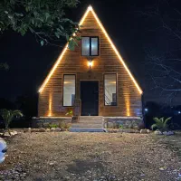 کلبه چوبی لاره