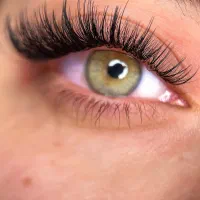 کاشت و اکستنشن مژه