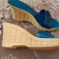 یک جفت صندل ویک جفت کفش تابستانه