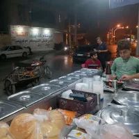 کار گر فس فود مغازه ساندویچی