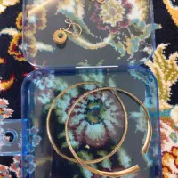 مقداری طلا فروخته میشود