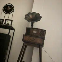 گرامافون همراه با میز اک