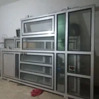 درب و پنجره آلومینیومی کارکرده تمیز جنس خوب
