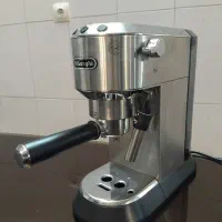 اسپرسوساز (قهوه ساز) دلونگی Ec680 کاملاسالم و تمیز