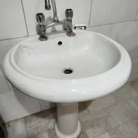 روشویی به همراه شیر و شلنگ