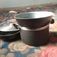 تعدادی قابلمه و تابه