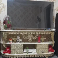 میز تلویزیون با تلویزیون نو نو