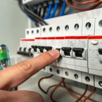 برقکار خدمات برق