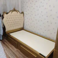 تخت چوبی