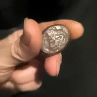 یک عدد مهر سنگی