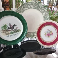 دیوارکوب وظرف گل سرخی