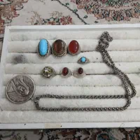 تعدادی انگشتر کاردست وزنجیریزدی
