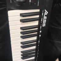 میدی کنترلر Alesis Q49 با کارتن|پیانو، کیبورد، آکاردئون|مهاباد (آذربایجان غربی), |دیوار