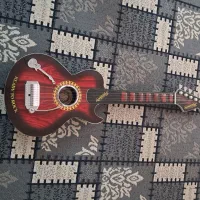گیتار اسباب‌بازی