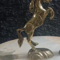مجسمه برنز اسب دوقلو