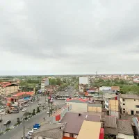 آپارتمان سه خوابه بر خیابان اصلی (نزدیک میدان)