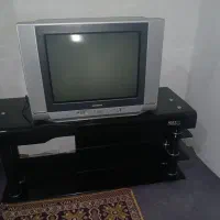 تلویزیون و میز ویک عدد دستگاه دیجیتال|تلویزیون و پروژکتور|سنندج, |دیوار