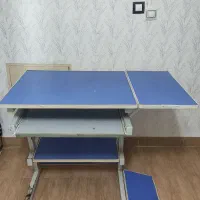 میز تحریر و کامپیوتر