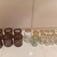 تعدادی بانکه یا شیشه جای خشکبار یا حبوبات